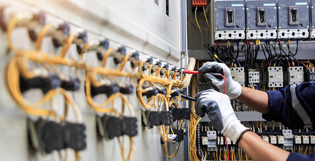Professional Electrician technician working in Bethany, OK